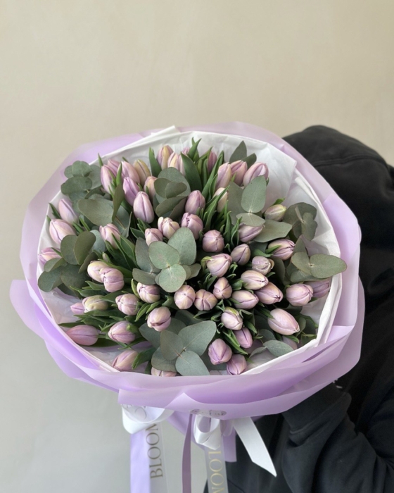 bukiet tulipanów z eukaliptusem medium