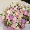 mieszany letni bukiet z peoniami