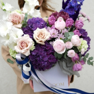 flowerbox w granatowym i fioletowym kolorze