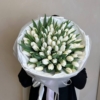 białe tulipany