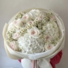 jasny bukiet z hortensji i rumianek
