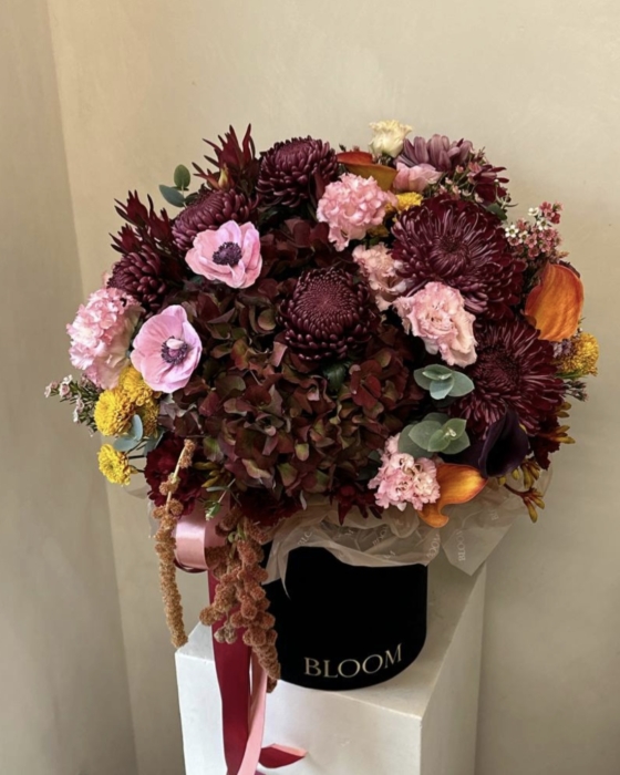 flowerbox falling of autumn
