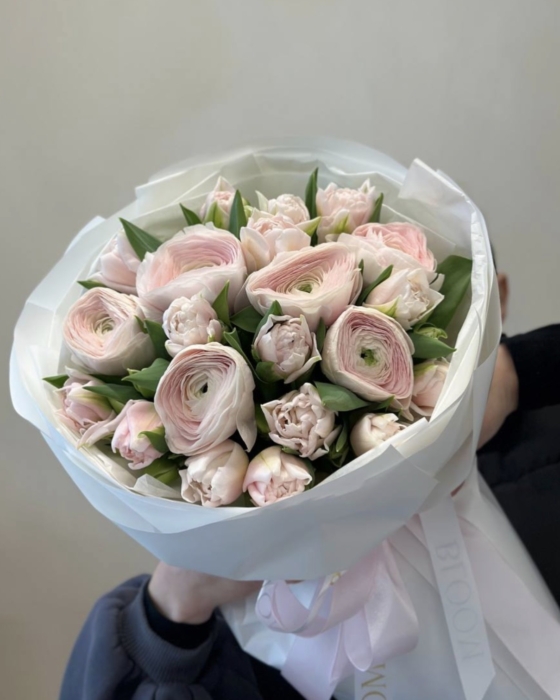 Jaskry i tulipany