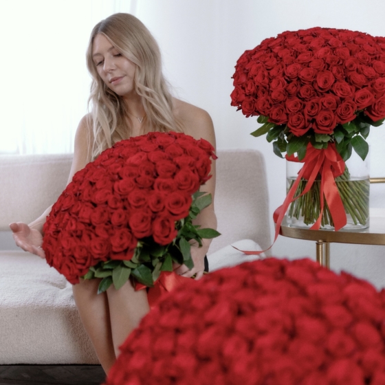 flowers room, 301 red roses, 101 red roses