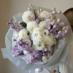 trio bukiet, Dahlia 
Lisianthus 
Delphinium
