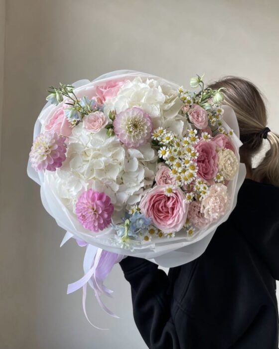 bukiet floral radiance medium, bukiet z dalią i rumiankiem