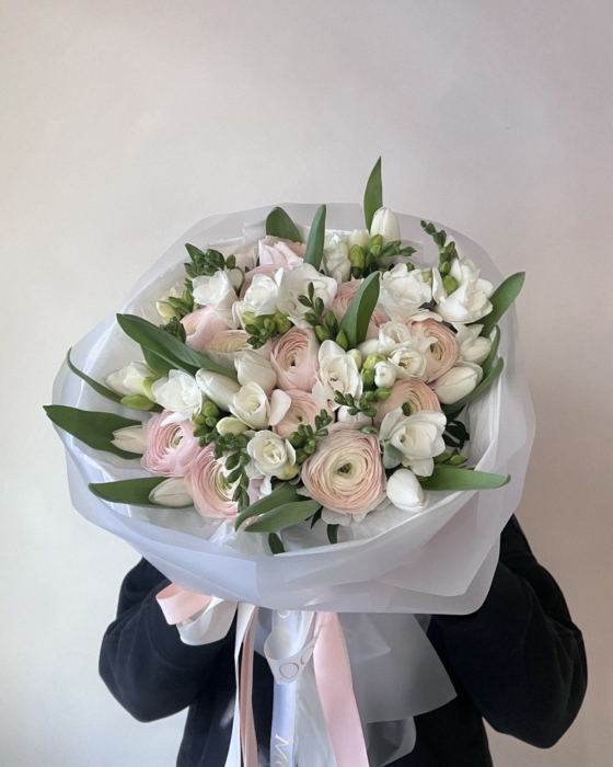 Jaskry, tulipany, frezja medium