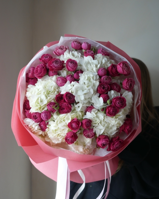 róża gałązkowa i hortensja, berry snow