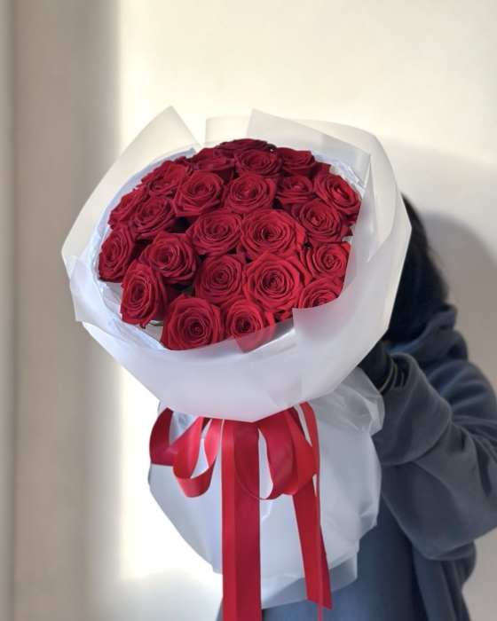 Red naomi 25