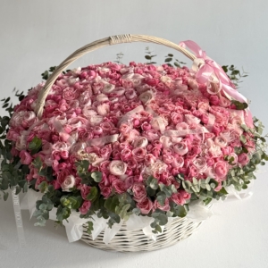 Kosz kwiatów "Blush Eternity"