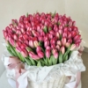 Kosz czerwonych tulipanow 151